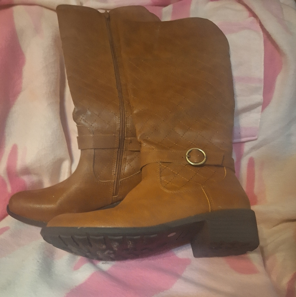 Women's boots sz 8